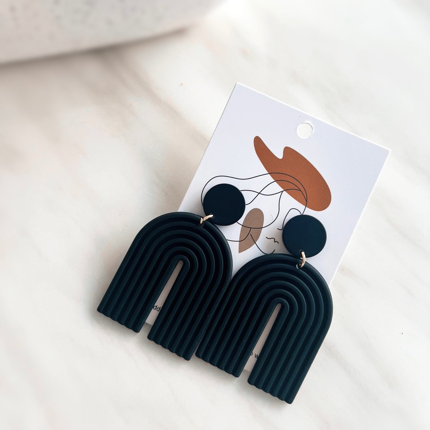 Luxury gift hampers Australia – beautifully curated gourmet hampers, wine gift boxes, and pamper hampers for all budgets. Perfect for birthdays, anniversaries, corporate gifts & special occasions. Gift Bae offers Perth same-day delivery & Australia-wide shipping. Shop the best gift hampers online today!