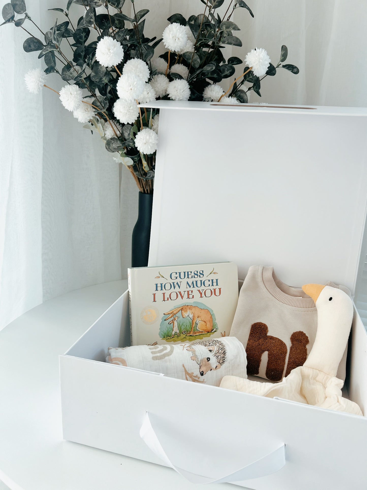 Luxury gift hampers Australia – beautifully curated gourmet hampers, wine gift boxes, and pamper hampers for all budgets. Perfect for birthdays, anniversaries, corporate gifts & special occasions. Gift Bae offers Perth same-day delivery & Australia-wide shipping. Shop the best gift hampers online today!